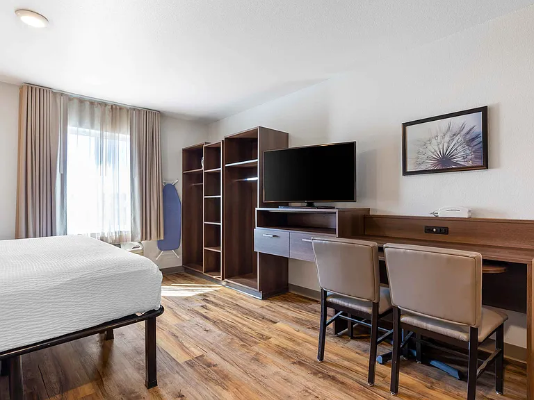 Deluxe Studio - 1 King Bed