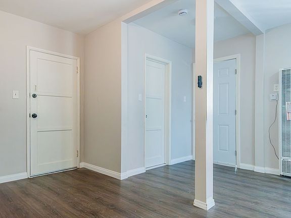 3rd image of 527 W Hyde Park Blvd APT 2