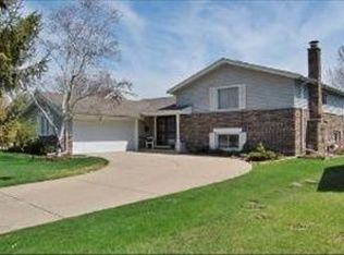 3031 N Stratford Rd, Arlington Heights, IL 60004