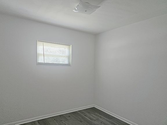 4th image of 329 Parkwood Dr