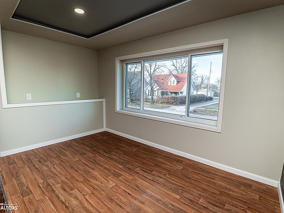 5th image of 106 W Webster St