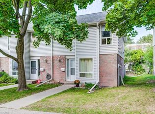 32 Mowat Blvd #25, Kitchener, ON N2E 1X4