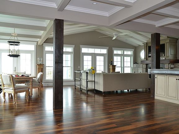 Panoramic Living Area