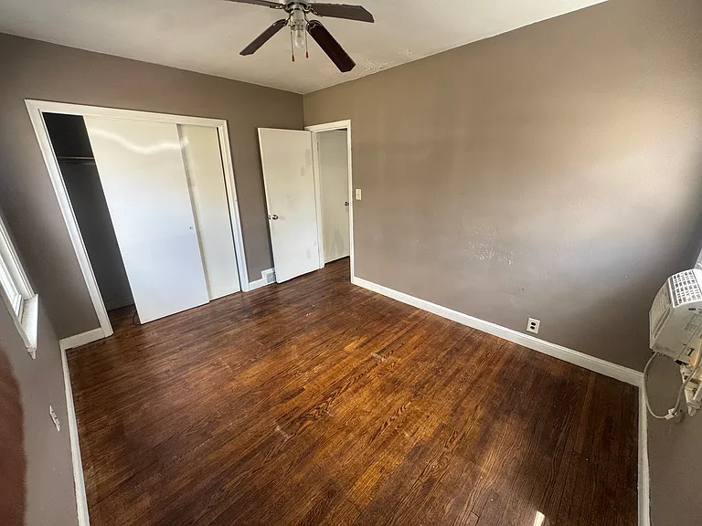 219 Lexington Pkwy N — Photo 12