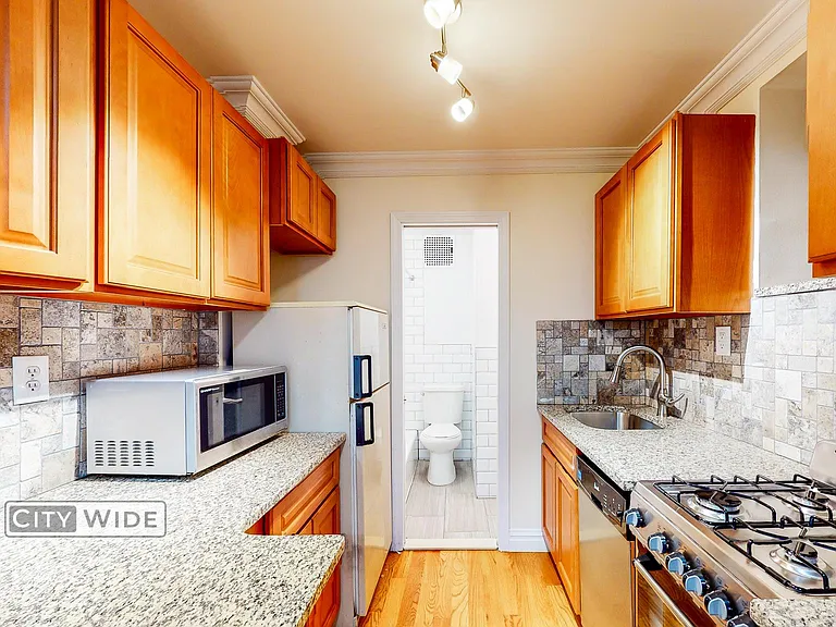93 Clinton St #5 — Photo 2