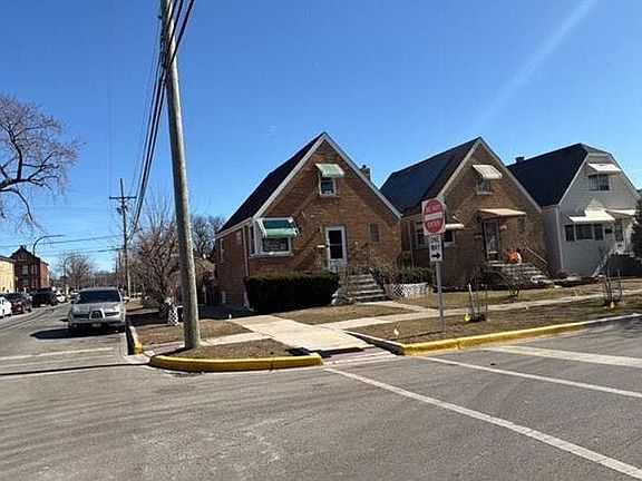 3rd image of 3201 S 54th Ct