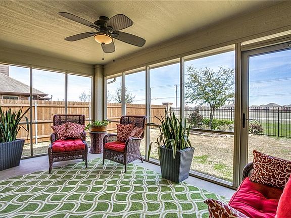 3rd image of 503 Carnation Ln