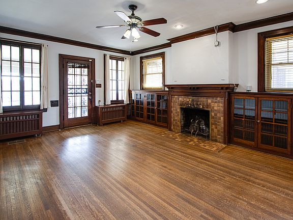 4th image of 877 N McLean Blvd