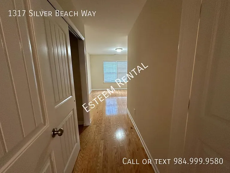 1317 Silver Beach Way — Photo 23