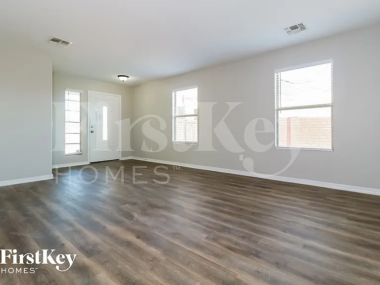 21797 W Sonora St — Photo 4