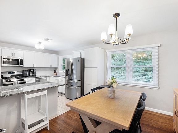5th image of 38 Seneca Ave