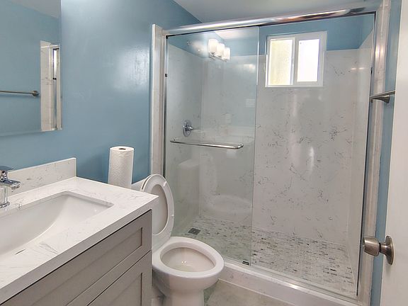 4th image of 27632 La Porte Ave