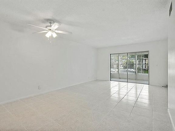 3rd image of 21 Abbey Ln APT 202