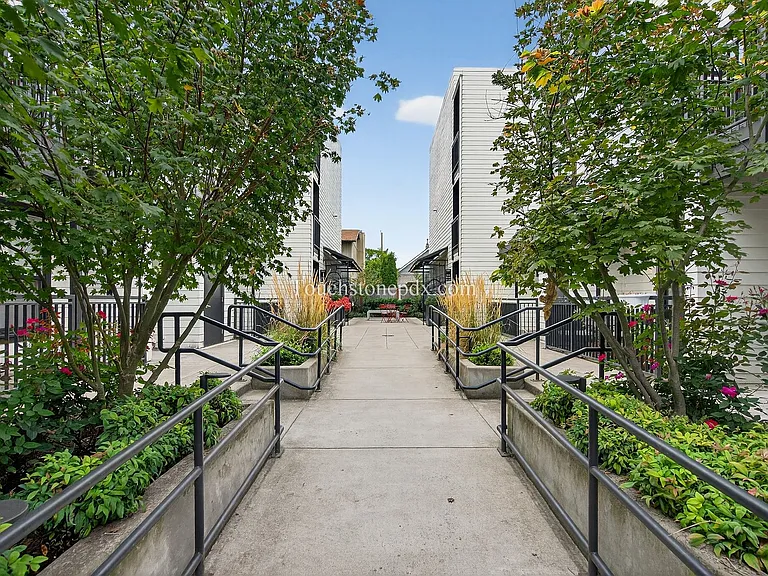 Tabor Terrace — Photo 43