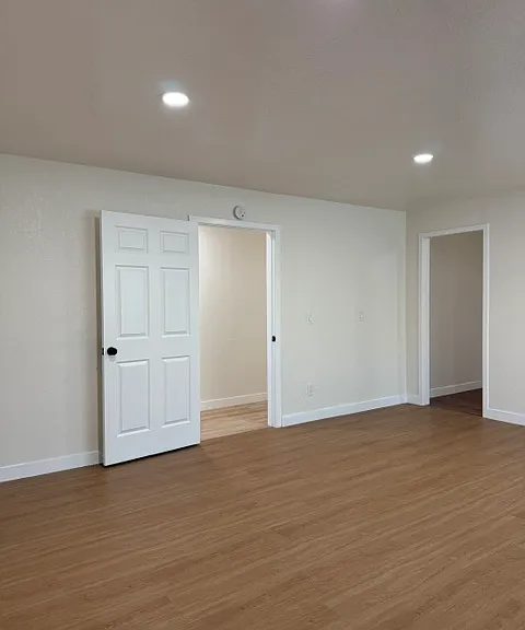 9245 Mills Ave — Photo 2