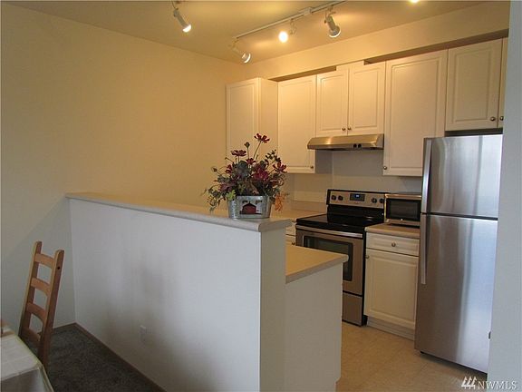 4th image of 10825 SE 200th St #203