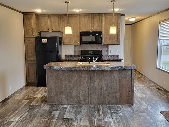 4th image of 228 Golfview Ct #11