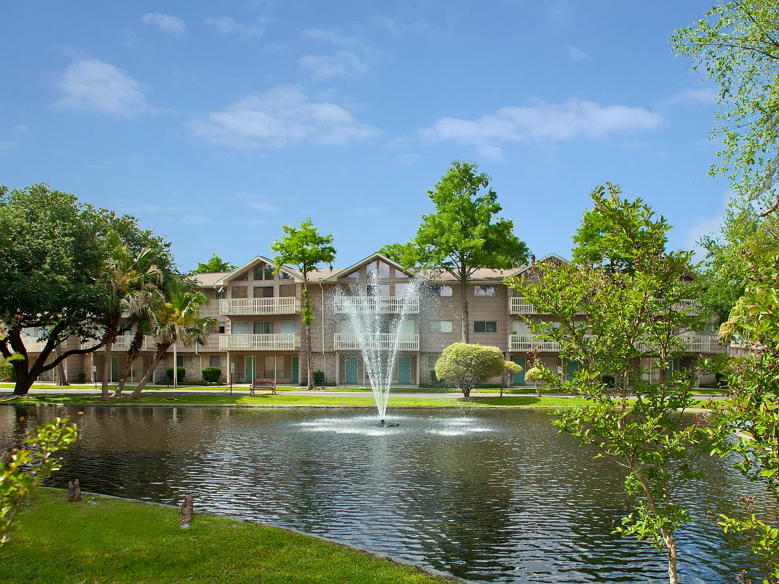 Windsong Apartments — Photo 1