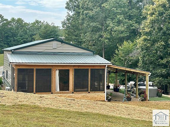2nd image of 4265 Goosepoint Rd