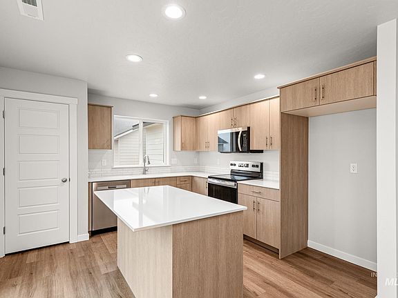 4th image of 18404 N Sweet William Ave