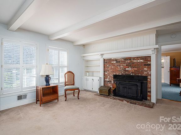 5th image of 211 Park Cir