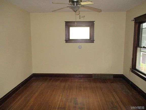 4th image of 2493 Whitney Ave