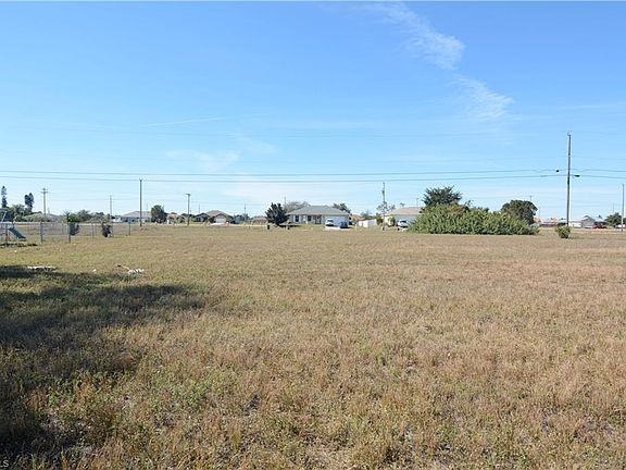 5th image of 622 NE Juanita Ct