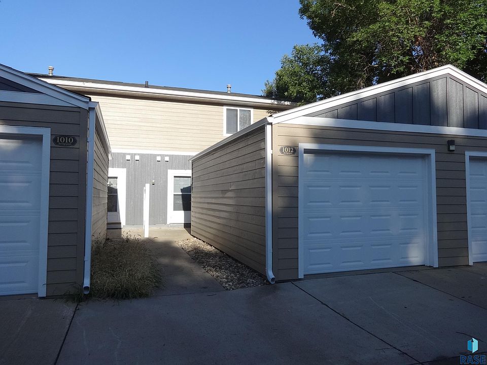 1st image of 1012 S Bridgeport Pl