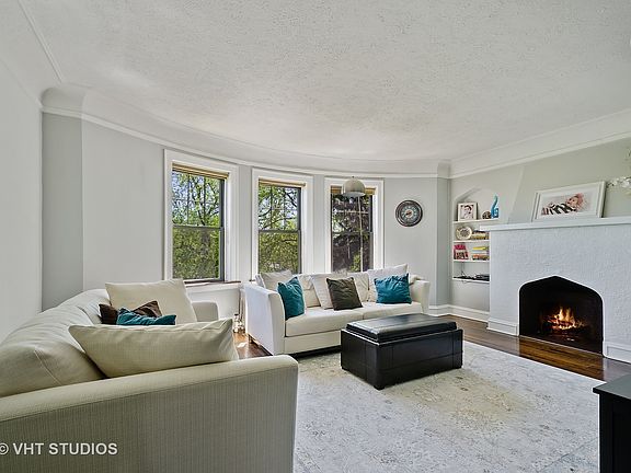 3rd image of 6018 N Oakley Ave #3S