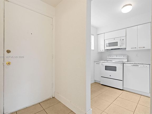 4th image of 4215 N University Dr APT 305