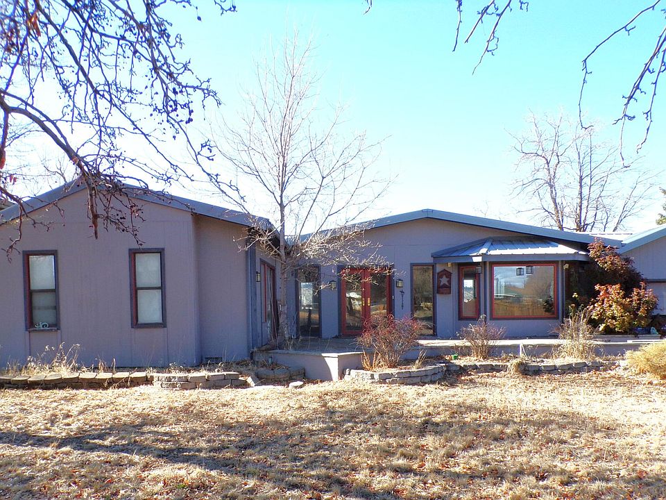 1st image of 865 NE Crest Dr