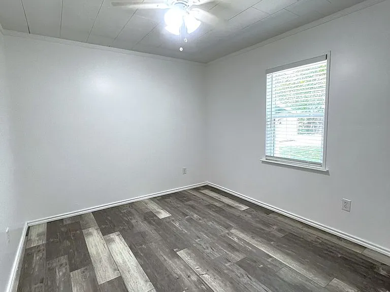 409 Oscar St — Photo 14