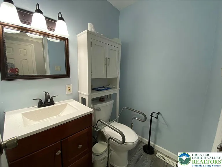 1656 Angela Dr — Photo 9