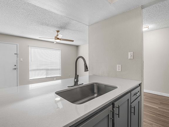 3rd image of 1045 S San Jose #154