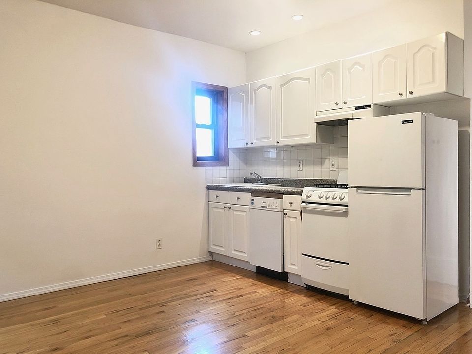 2nd image of 166 Suffolk St #2CC