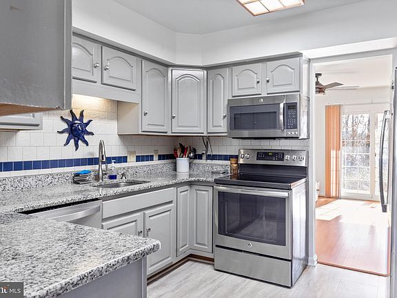 5th image of 155 Westridge Pl S
