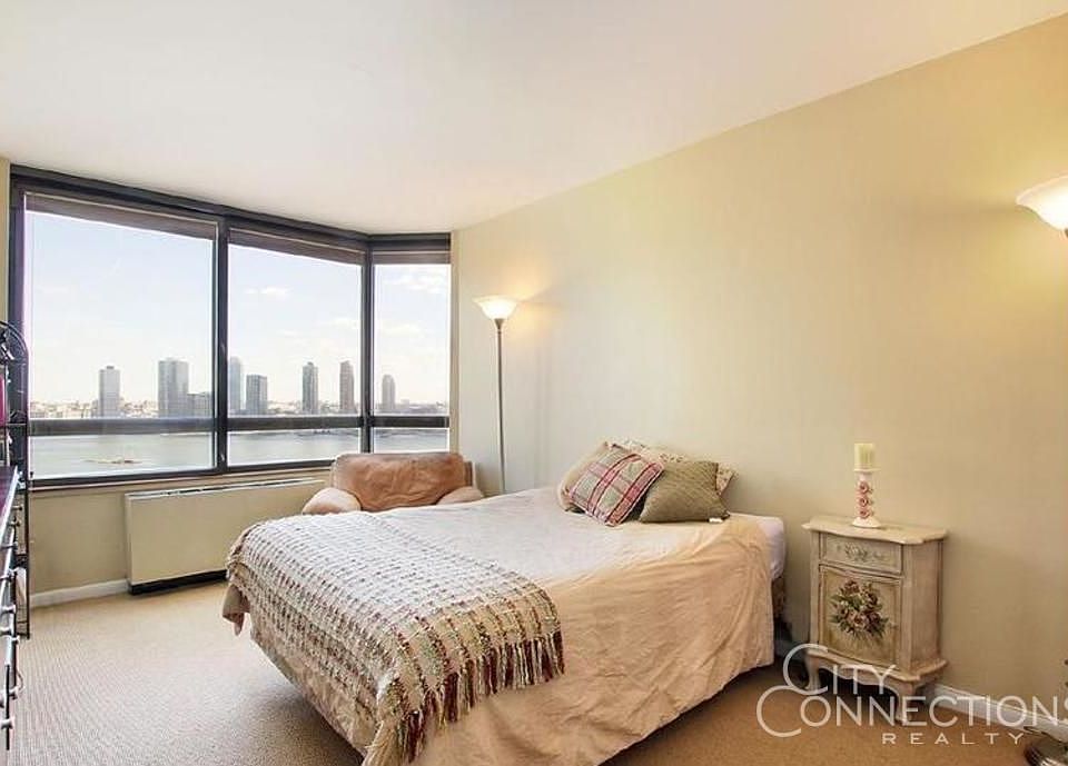 1st image of 630 1st Ave APT 34S