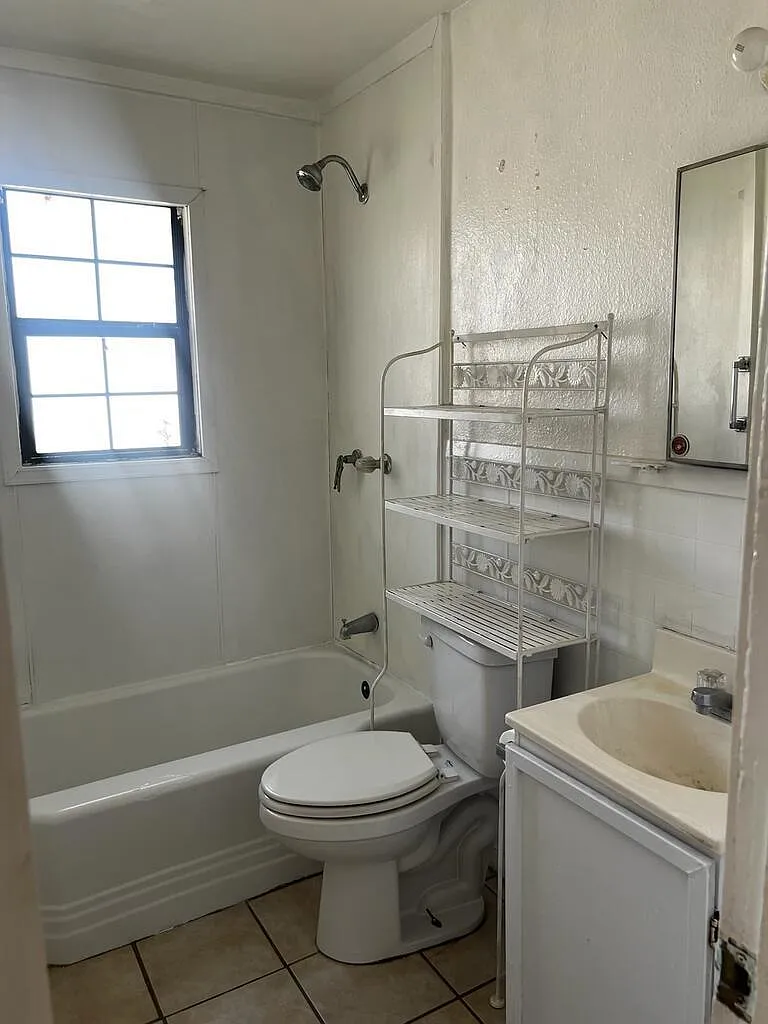 2 bed, 2.0 bath, 744 sqft, $1,200 — Photo 4