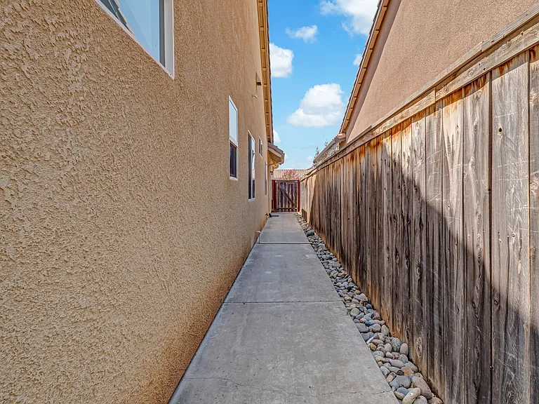 8582 N Garden Ave — Photo 41