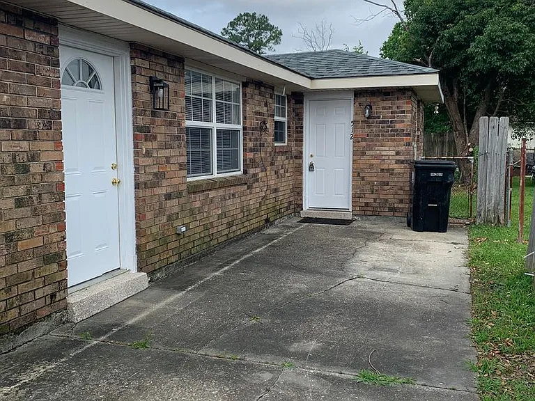 510 Chalmette Ave #12 — Photo 22