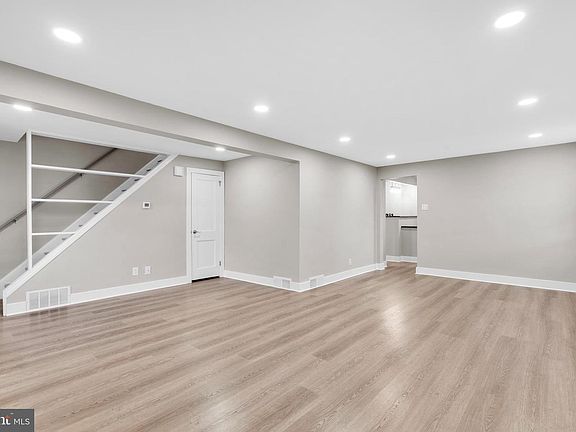 4th image of 5530 Walnut Ave