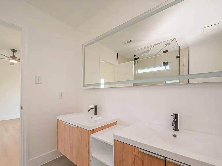 3010 Bandell Dr — Photo 28
