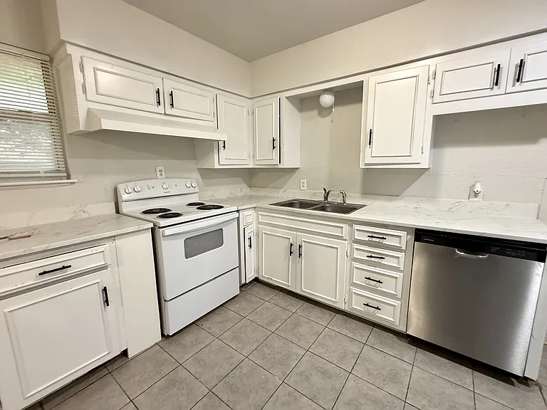 525 Cottonwood St — Photo 3