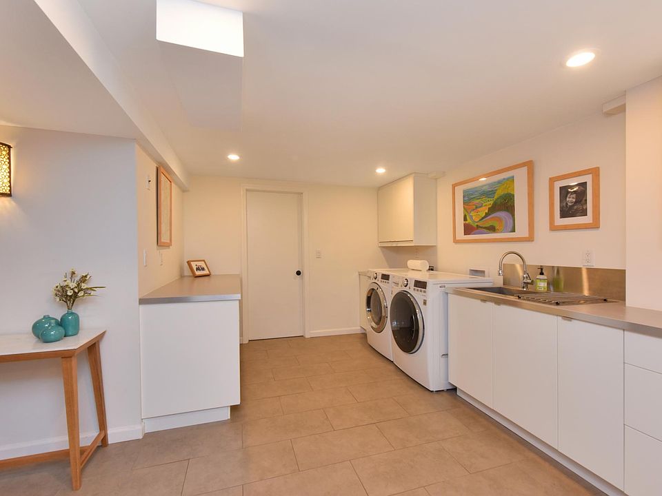 1st image of 33 Bayside Ave #1