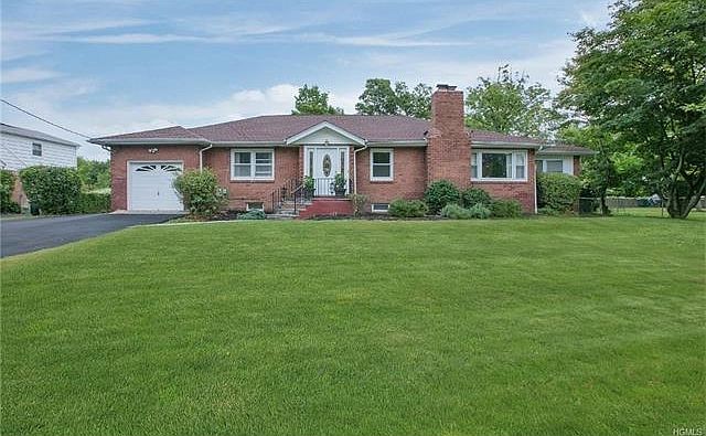 1st image of 28 Ethan Allen Dr