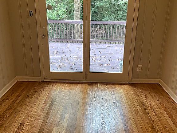 Dinning room to deck