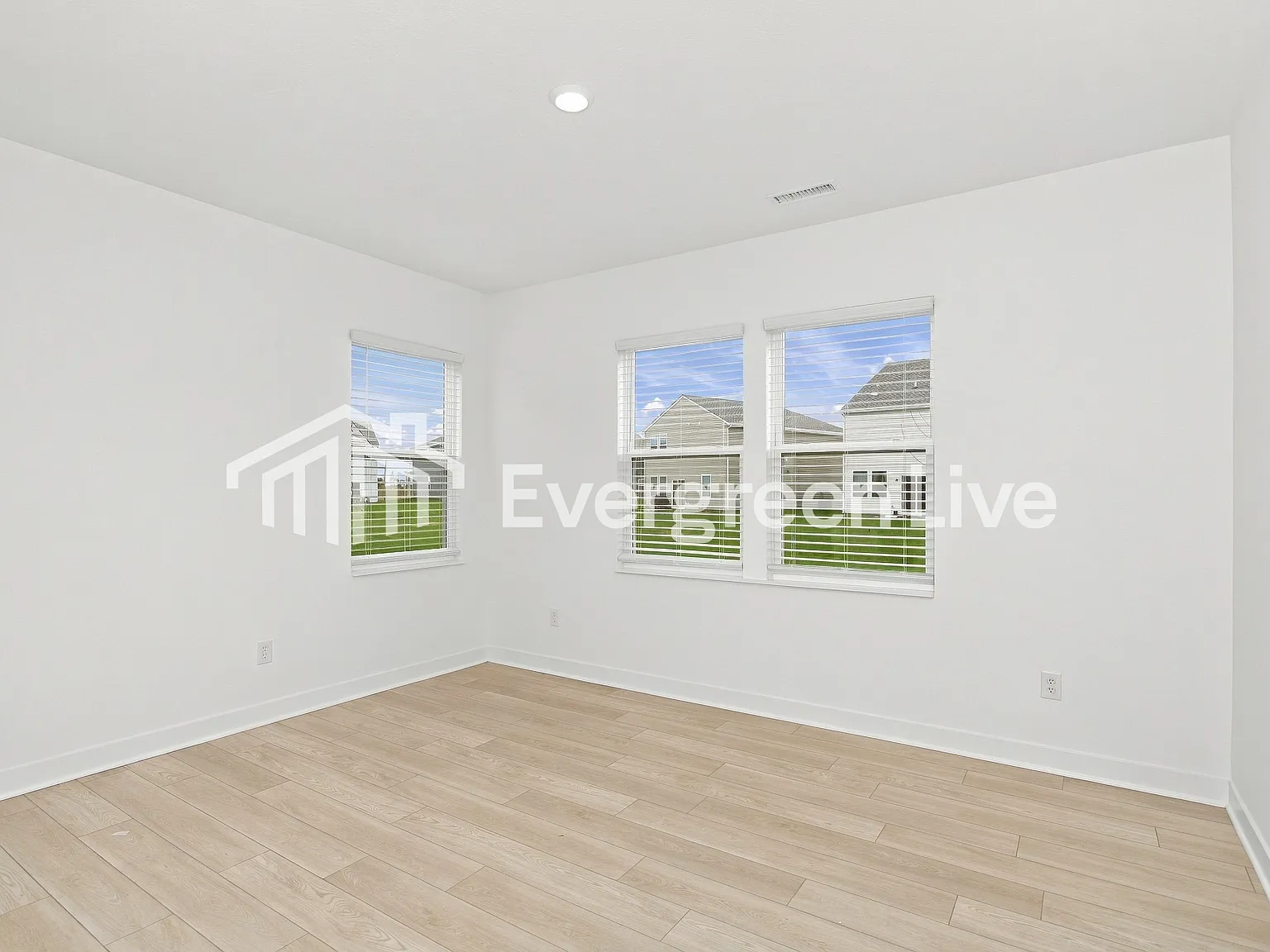 3 bed, 2.5 bath, 1703 sqft, $1,990 — Photo 3