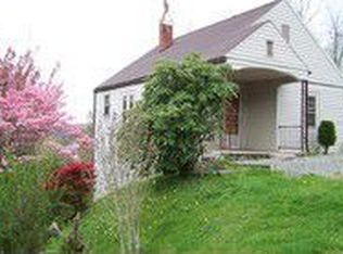 211 Locust St, Galax, VA 24333