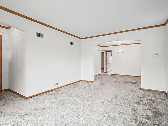 3rd image of 7433 N Oriole Ave