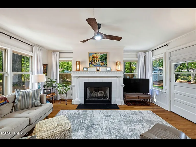 611 Clark Dr — Photo 7